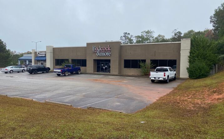 Pictures of Retail property located at 925 North Bypass East, Washington, GA 30673 for sales - image #1