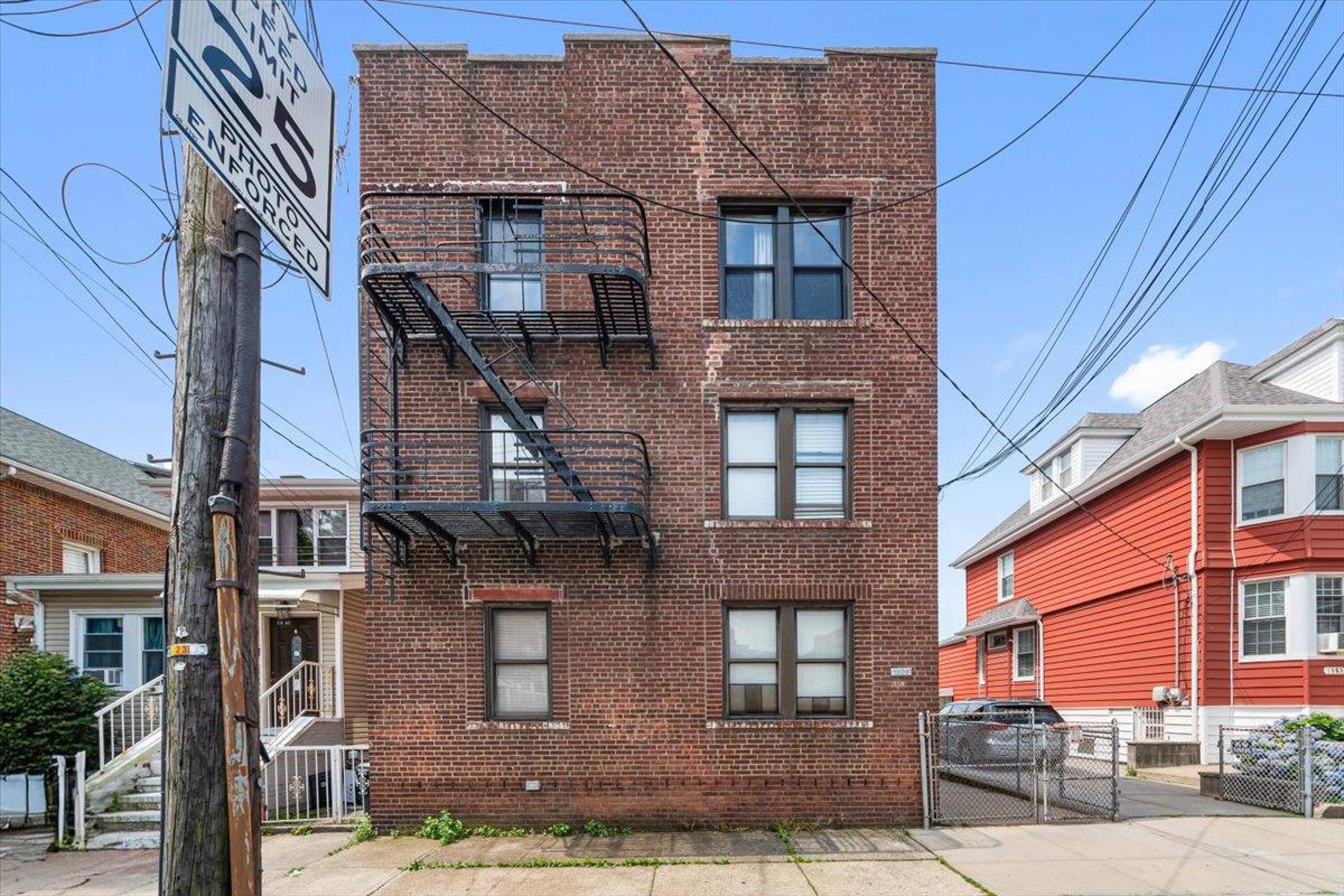 1559 Jarvis Ave  