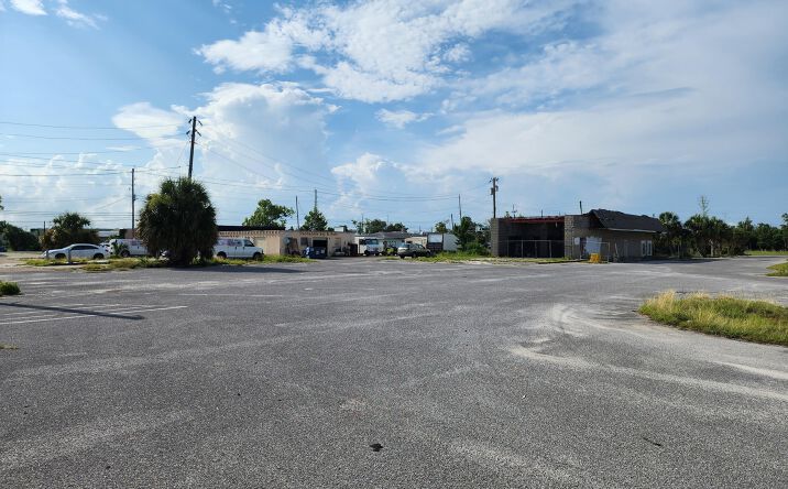 Pictures of Retail property located at 211 W 15th Street, Panama City, FL 32401 for sales - image #1