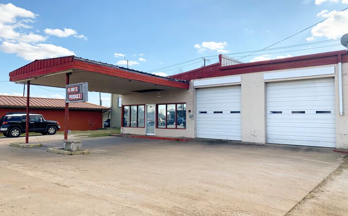 Pictures of Retail property located at 129 W McCart St, Krum, TX 76249 for sales - image #1