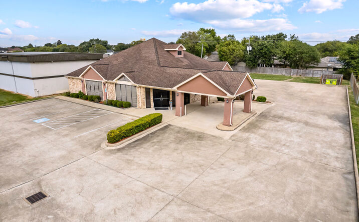 Pictures of Office property located at 10611 W Fairmont Pkwy, La Porte, TX 77571 for sales - image #1