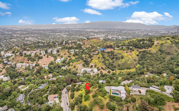 Pictures of Land property located at 3301 Coldwater Canyon Ave, Studio City, CA 91604 for sales - image #1