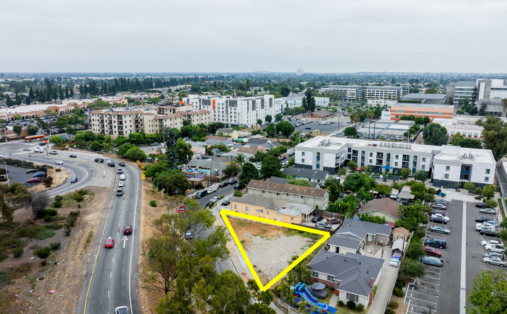 Pictures of Land property located at 11709 Holmes Avenue, Los Angeles, CA 90059 for sales - image #1
