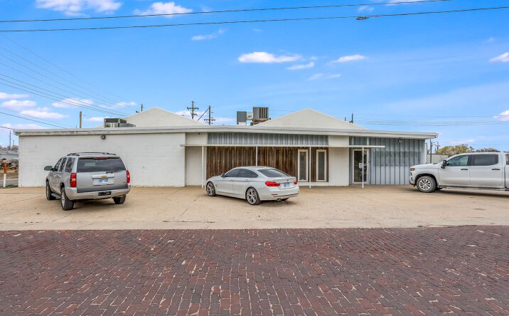 Pictures of Industrial property located at 638 W 1st Ave, Hutchinson, KS 67501 for sales - image #1