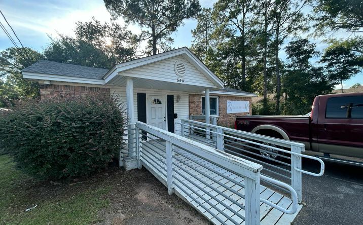 Pictures of Mixed Use, Office, Retail property located at 599 N Fairfield Dr, Pensacola, FL 32506 for sales - image #1