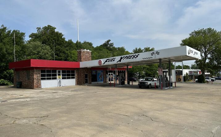 Pictures of Retail property located at 1501 N College Ave, Fayetteville, AR 72703 for sales - image #1