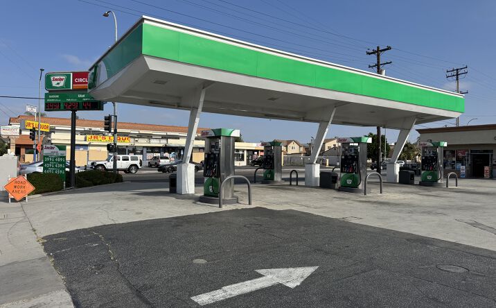 Pictures of Retail property located at 5001 Clara St, Cudahy, CA 90201 for sales - image #1