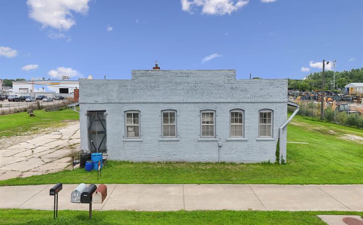 Pictures of Special Purpose property located at 800 Cash Street, Burlington, IA 52601 for sales - image #1