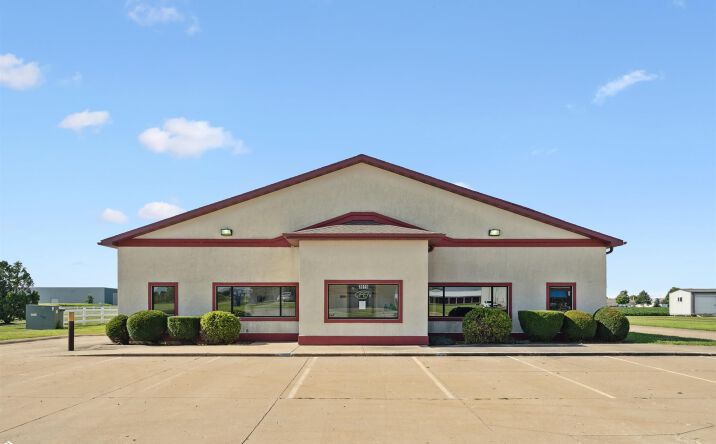 Pictures of Industrial, Office, Retail property located at 3615 Flint Ridge Drive, Burlington, IA 52601 for sales - image #1