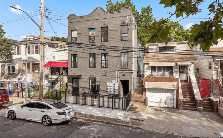 Pictures of Multifamily property located at 2740 Sexton Place, New York, NY 10469 for sales - image #1