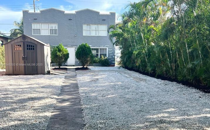 Pictures of Multifamily property located at 1940 Adams St, Hollywood, FL 33020 for sales - image #1