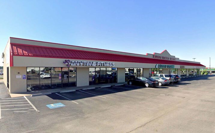 Pictures of Retail property located at 749 Market St, Farmington, MO 63640 for sales - image #1