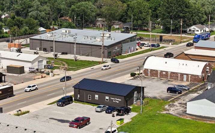 Pictures of Retail property located at 108 E Mt Vernon St, Nixa, MO 65714 for sales - image #1