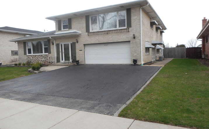 image of property at 847 W HERITAGE DR Addison IL 60101-3289