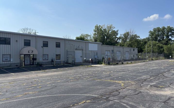 Pictures of Industrial, Retail property located at 1739 Cassopolis St, Elkhart, IN 46514 for sales - image #1