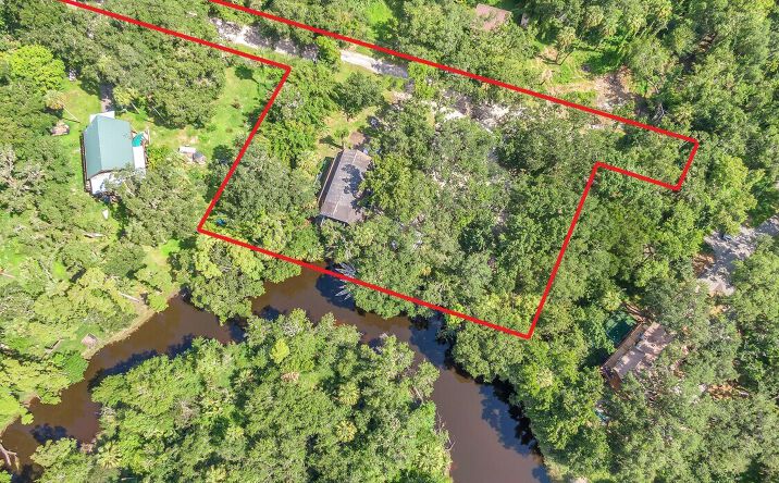Pictures of Hospitality, Mixed Use, Special Purpose property located at 4572 Alafia Canoe Trl, Valrico, FL 33596 for sales - image #1