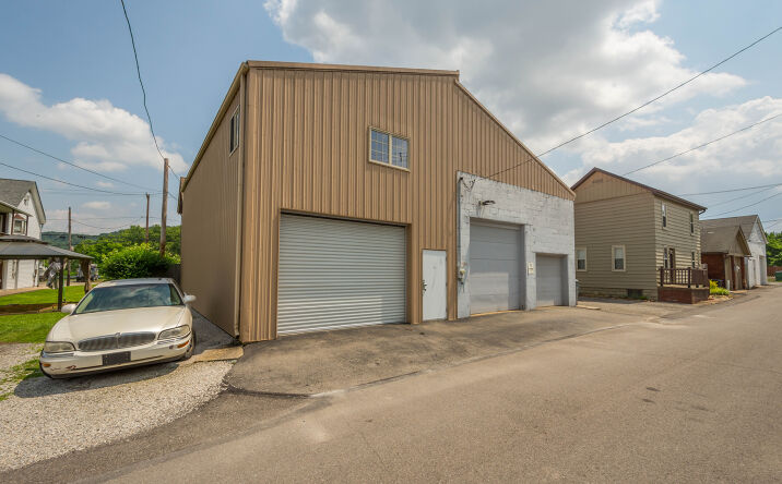 Pictures of Industrial, Retail, Self Storage property located at 1516 Pine Way, Coraopolis, PA 15108 for sales - image #1