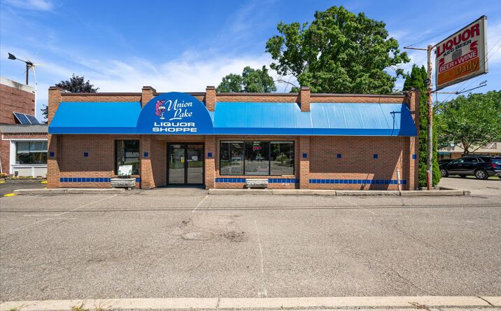 Pictures of Retail property located at 2515 Union Lake Road, Commerce Township, MI 48382 for sales - image #1