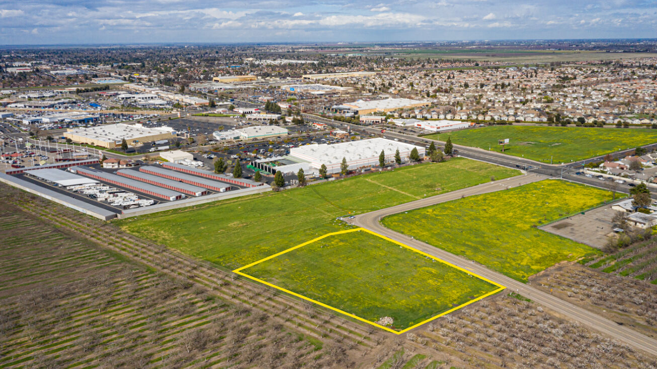 7301 N State Rte 99 East Fr Rd, Morada, CA 95212