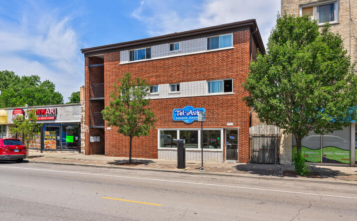 Pictures of Mixed Use, Multifamily, Retail property located at 2944 W Devon Avenue, Chicago, IL 60659 for sales - image #1
