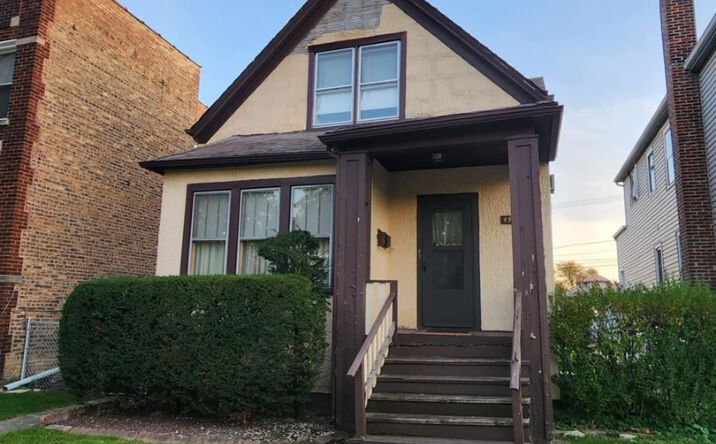 image of property at 4929 W BERENICE AVE Chicago IL 60641-2602