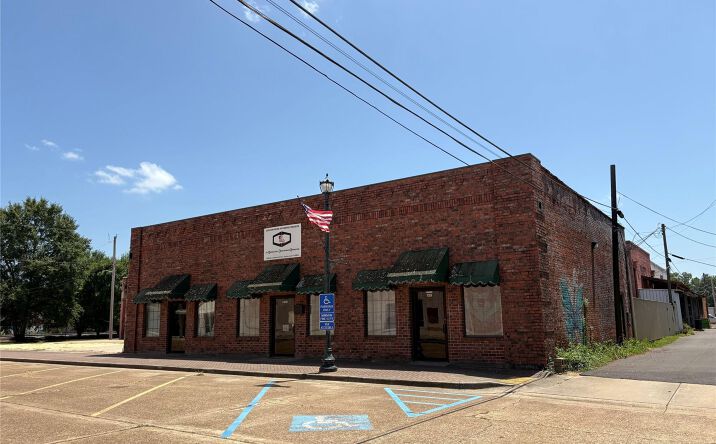 Pictures of Special Purpose property located at 125 E Louisiana Avenue, Vivian, LA 71082 for sales - image #1