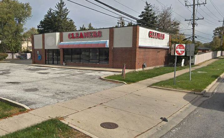 image of property at 795 ELMHURST RD Des Plaines IL 60016-2505