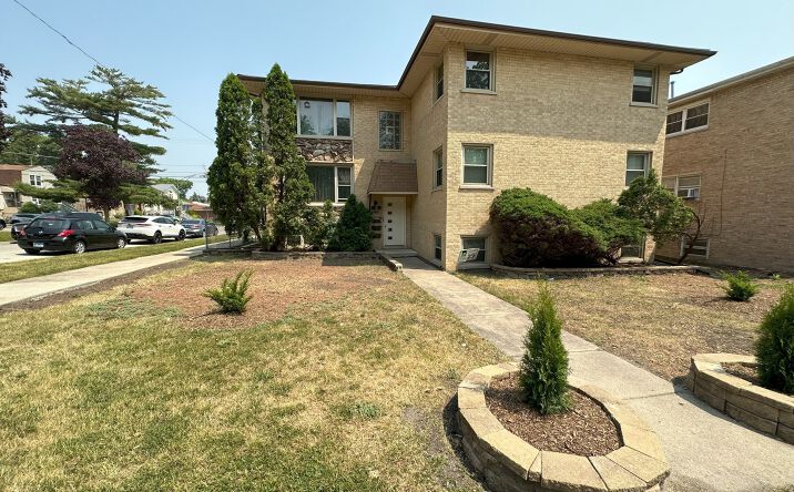 Pictures of Multifamily property located at 6520 W Gunnison Street, Harwood Heights, IL 60706 for sales - image #1