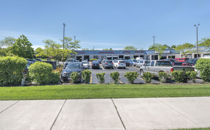 Pictures of Retail property located at 1801 W Wise Road, Schaumburg, IL 60193 for sales - image #1