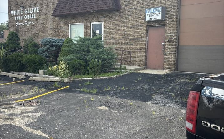 Pictures of Industrial property located at 354 W Irving Park Road, Wood Dale, IL 60191 for sales - image #1