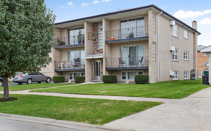 image of property at 8626 LECLAIRE AVE Burbank IL 60459-2784