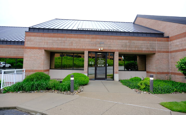Pictures of Office property located at 2865 Chancellor Dr., Crestview Hills, KY 41017 for sales - image #1