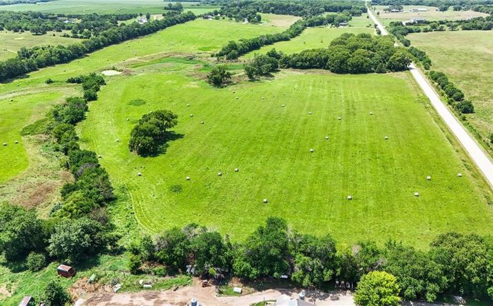Pictures of Land property located at 39ac 0000 N 1000 Road, Lawrence, KS 66046 for sales - image #1