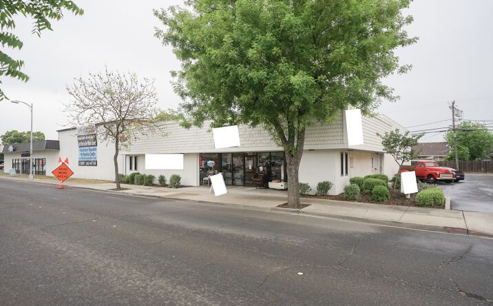 Pictures of Retail property located at 225 Lander Ave, Turlock, CA 95380 for sales - image #1