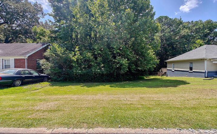 Pictures of Land, Multifamily property located at 1117 Chickasaw Rd, Paris, TN 38242 for sales - image #1