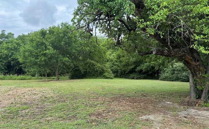 Pictures of Land property located at 212 N Harrison Ave, Sherman, TX 75090 for sales - image #1