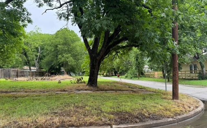 Pictures of Land property located at 303 W Steadman St, Sherman, TX 75090 for sales - image #1