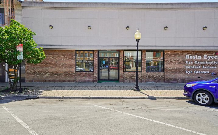 Pictures of Office, Retail property located at 6233 W Cermak Road, Berwyn, IL 60402 for sales - image #1