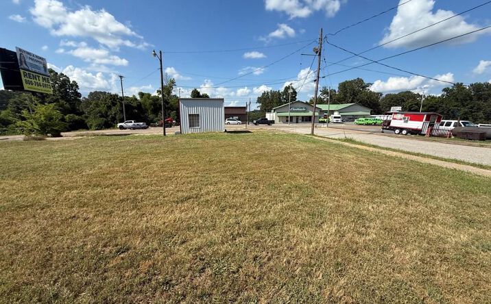 Pictures of Land, Multifamily property located at 327 E Wood St, Paris, TN 38242 for sales - image #1