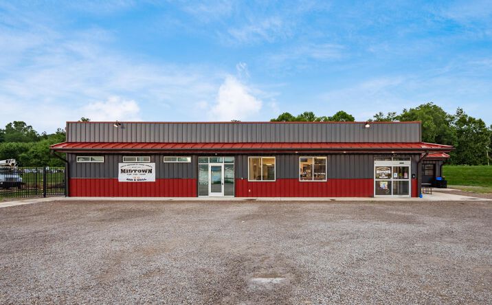 Pictures of Retail property located at 34 Potters Lane, Roseville, OH 43777 for sales - image #1