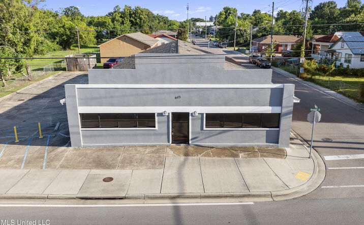 Pictures of Retail property located at 643 Division Street, Biloxi, MS 39530 for sales - image #1