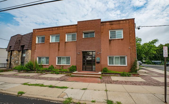 1121 Old Country Rd Westbury Ny 11590