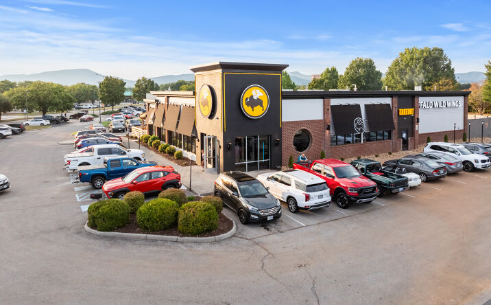 Pictures of Retail property located at 4869 Valley View Blvd NW, Roanoke, VA 24012 for sales - image #1