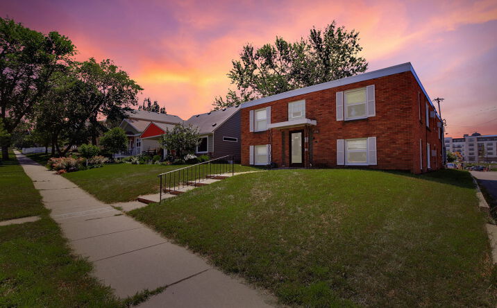 Pictures of Multifamily property located at 2236 W Pinehurst Ave, Saint Paul, MN 55116 for sales - image #1