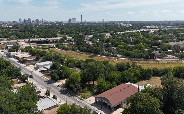 Pictures of Land property located at 3106 S Flores St, San Antonio, TX 78204 for sales - image #1