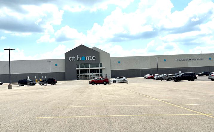 Pictures of Retail property located at 9570 Fields Ertel Rd, Loveland, OH 45140 for sales - image #1
