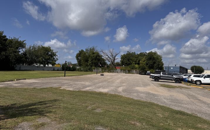 Pictures of Retail, Multifamily, Office, Industrial property located at 7145 Lawndale St, Houston, TX 77023 for sales - image #1