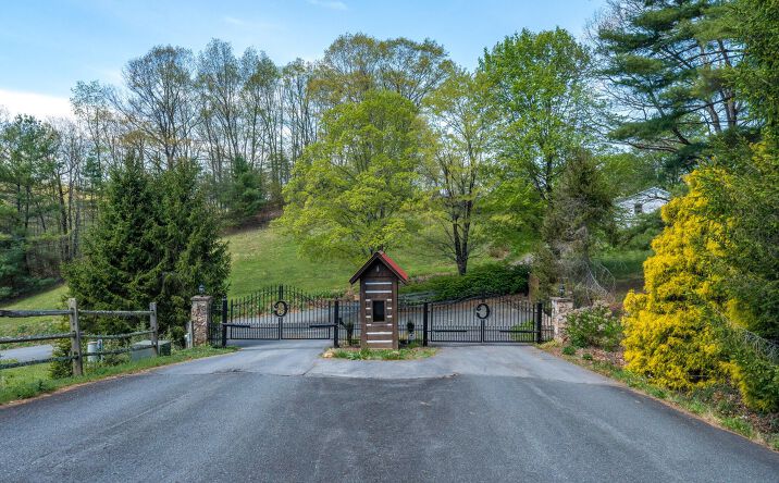 Pictures of Land property located at Lot 9 Callalantee Drive, Mountain City, TN 37683 for sales - image #1
