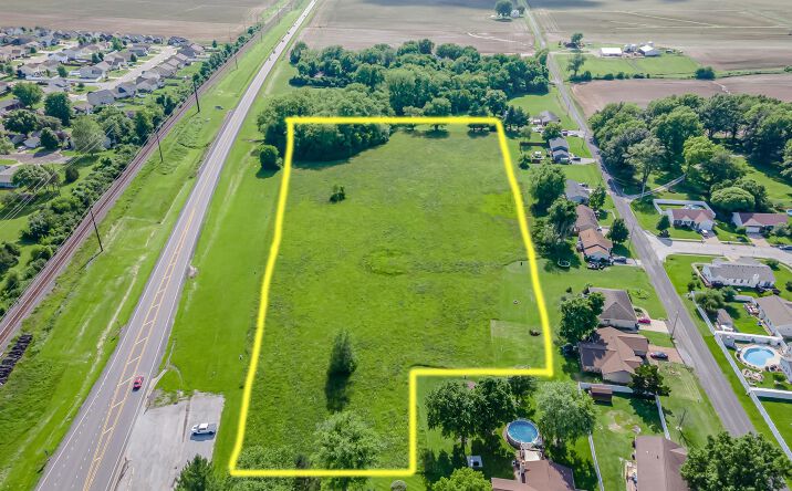 Pictures of Land property located at US-40, Saint Jacob, IL 62281 for sales - image #1