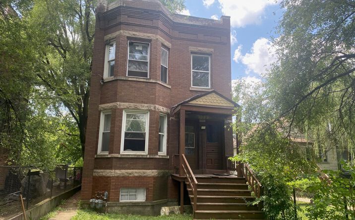 Pictures of Multifamily property located at 129 E Kensington Avenue, Chicago, IL 60628 for sales - image #1